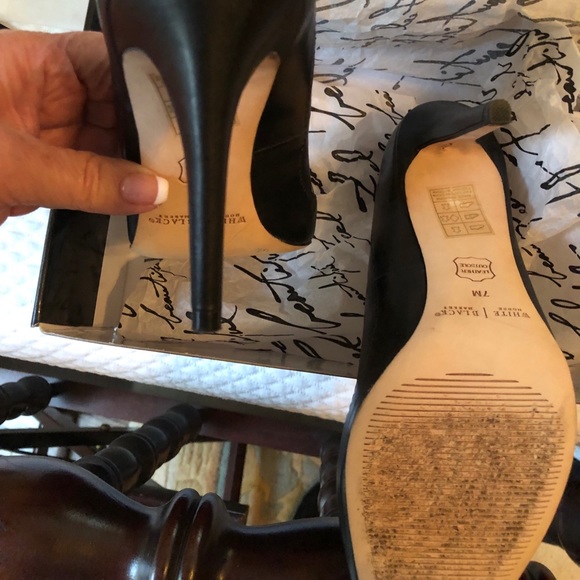 WHITE HOUSE BLACK MARKET HEELS - Picture 8 of 8